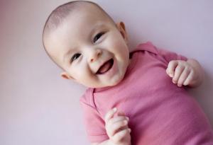 Какво ни казва първата усмивка 