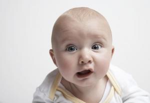 Бебето започва да реагира на собственото си име. Кога?