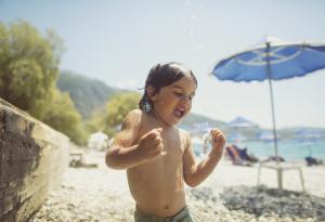 Детето се страхува от вода. Защо?