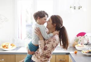 Какво е сигурна привързаност: 3 важни признака 