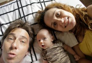 Защо майките са толкова чувствителни, а татковците – обрани в емоциите
