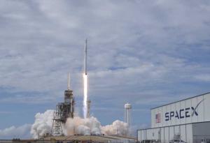 Хейли Аркеноу ще се превърне в най-младия американски гражданин, излизал в Космоса