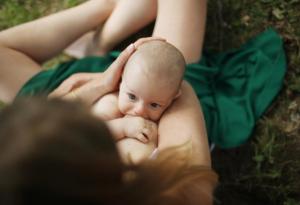 Защо след раждане едната гърда е по-голяма от другата