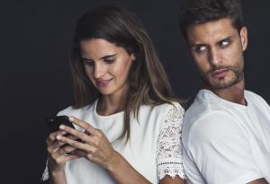 Мъжът ми вече не ревнува: дали е спрял да ме обича 