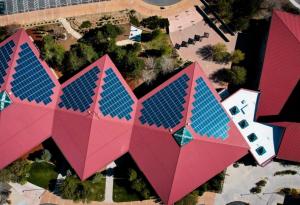 Готови ли са българските граждани да произвеждат сами енергията си?