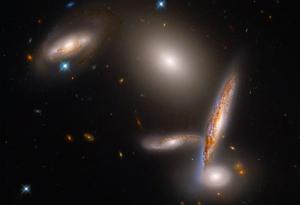Вижте тази невероятна снимка на 5 галактики, заснета от „Хъбъл“