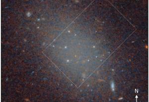 "Хъбъл" разкрива уникални кълбовидни купове в свръхдифузната галактика FCC 224