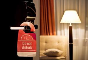 Не влизай, чистя!