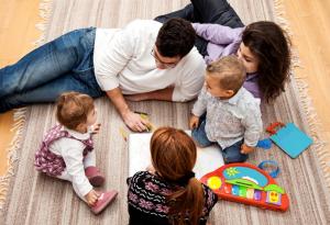 Ако мама и татко говорят различни езици, бебето се адаптира бързо