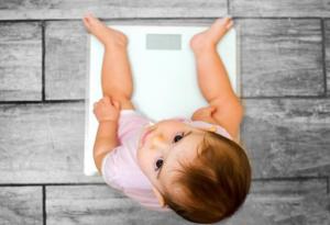 Ръст и тегло на бебето до 1 година