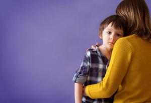 Престанах да гушкам детето си, когато е тъжно