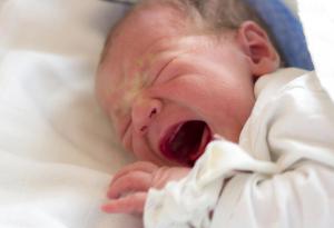 Плачът на бебето моделира мозъка на родителите