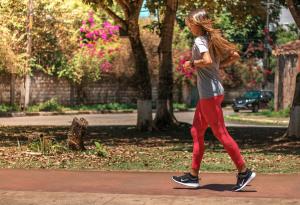 Оцеляване в жегите: Кога физическата активност става опасна? 