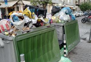 От преливащи кофи до справедлива система: време ли е да плащаме, колкото изхвърляме?