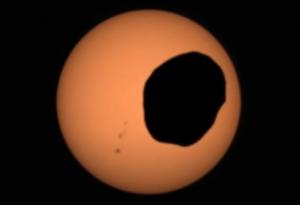 Тези сюрреалистични видеа показват как изглежда слънчево затъмнение на Марс