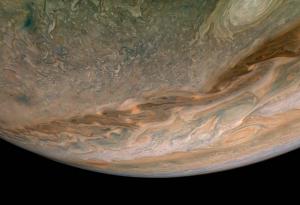 Заснеха как голям обект се разбива в Юпитер