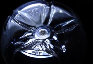 Пластмасата замърсява и има висок въглероден отпечатък още преди да е стигнала до боклука