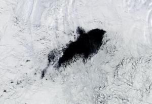 Невидими въздушни реки в небето образуват гигантски дупки в антарктическия лед