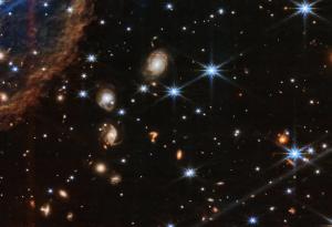 „Джеймс Уеб“ засне галактическа питанка в дълбините на космоса