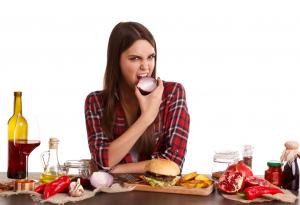 Какво може да се случи с тялото ви, ако ядете лук всеки ден