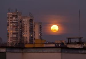 В четвъртък ще наблюдаваме единствената Синя Луна за 2023 г. И освен това тя ще е суперлуна