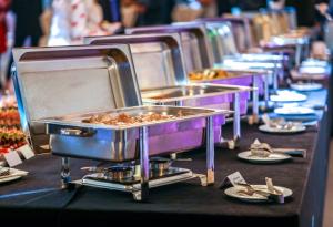 Микробиолог разкрива какво никога не яде (и местата, на които никога не се храни)