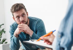 Виц: Психотерапевтът съветва