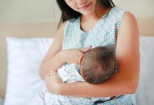 Можете ли безопасно да отслабнете по време на кърмене