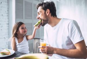 Когато любимият ни отбор падне, хапваме повечко