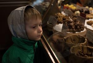 Виц: Габровец води сина си в сладкарница