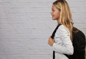 Правилната стойка е полезна не само за гръбнака, но и за психиката