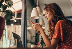 Избягвайте тези 5 грешки, когато пишете на човек, с когото искате да излезете на среща