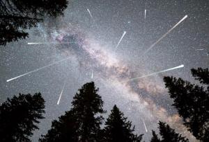 Тази нощ е пикът на Персеидите – най-зрелищния метеорен дъжд за годината