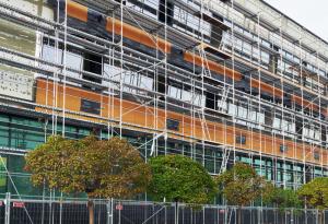 Цялостното обновяване на жилищните сгради е желано от мнозина, но е достъпно за малцина