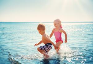 Защо морето е полезно за децата