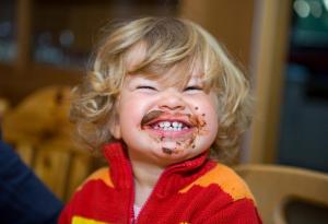 На каква възраст детето може да се храни самó