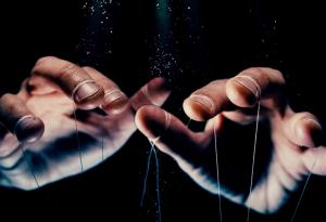 8 знака, че някой ви манипулира несъзнателно