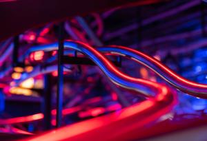 Усъвършенстван детектор на единични фотони търси „лека“ тъмна материя