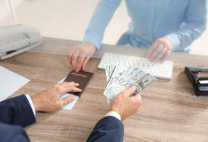 Научен експеримент: Банковите служители са склонни да послъгват