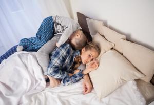 Защо родителите допускат огромна грешка, като позволяват на детето да се промъкне в легло им през нощта