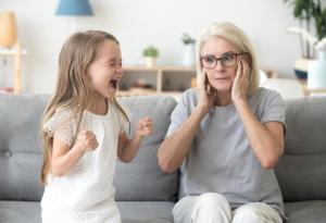 Как да реагирате, ако детето обича да се налага