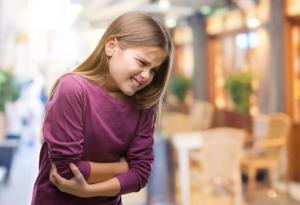 Истинската причина за неочакваните коремни болки при децата