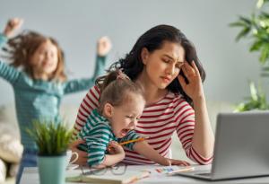 Работа от дома – как да се случи, без децата да пречат