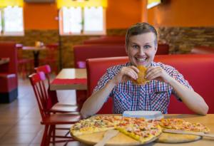 Искате да ви е по-вкусно? Не ползвайте прибори, хапвайте с ръце