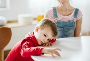 9 работещи стратегии, които улесняват общуването с твърде чувствителното дете