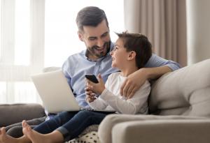 Виц: Тате, къде е мама?