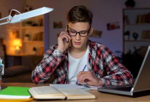 Виц: Баща ти вкъщи ли е?