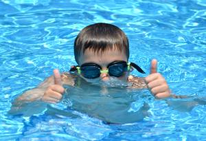 Виц: Тате, глътнах вода от басейна