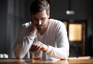 Виц: Докторе, чувам гласове