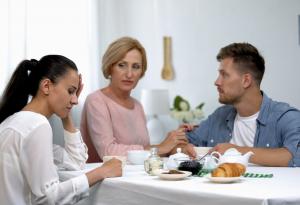 Виц: Скъпи зетко, имам две новини за теб